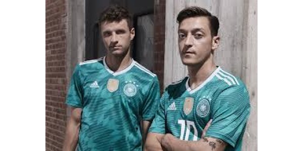 Zusammen für das nächste WM-Trikot